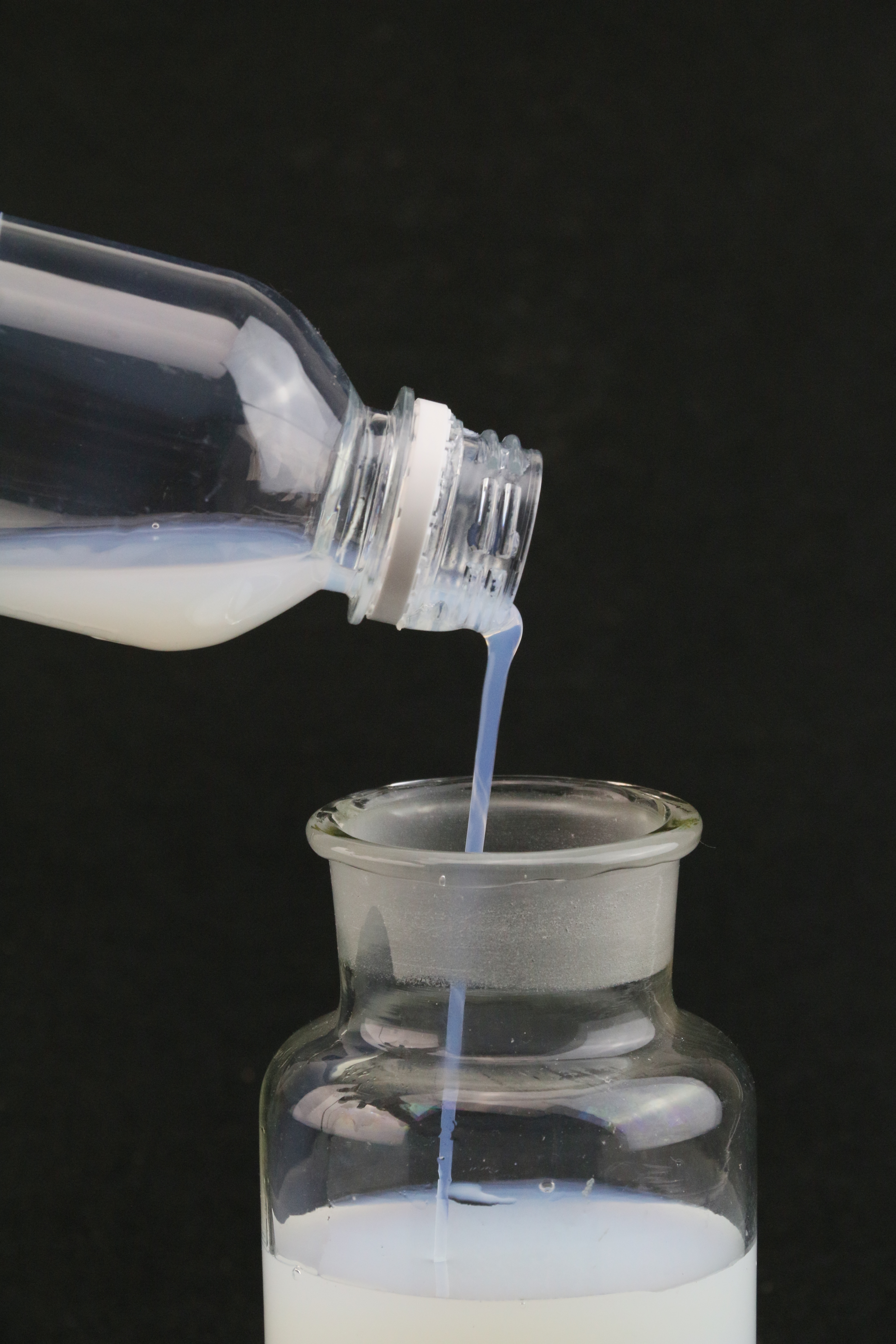 水性聚氨酯，聚氨酯樹脂，水性聚氨酯的性能特點(diǎn)